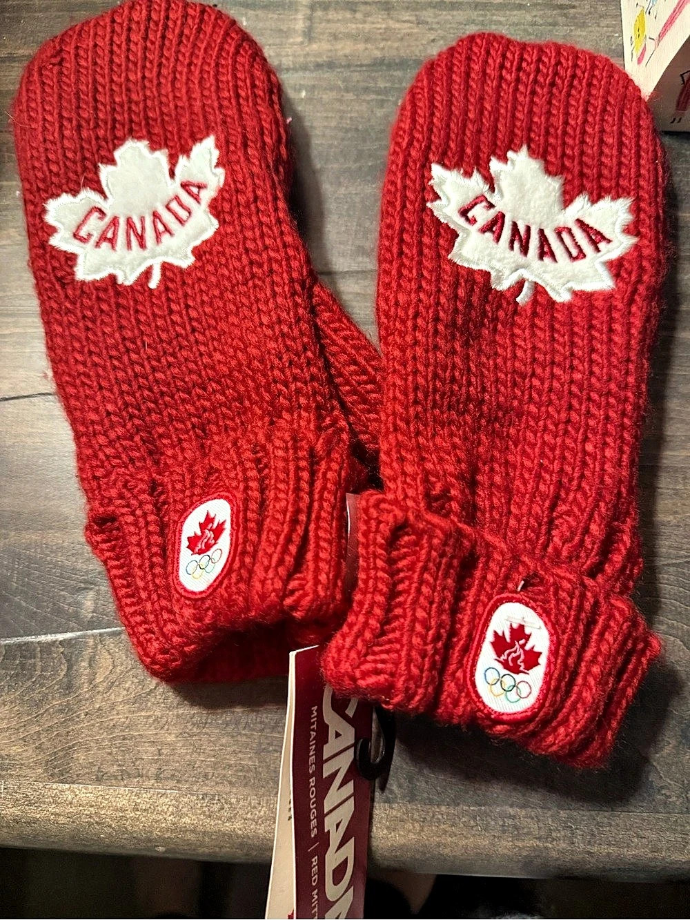Canada Olympic Red Olympic Mittens NWT